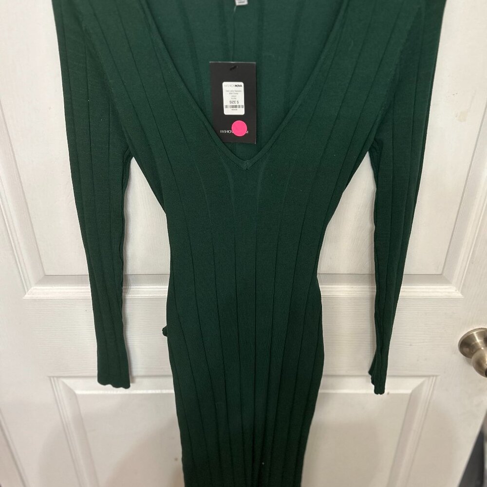 NEW WITH TAGS Fashion Nova Forest Green Ribbed Sweater Dress - Small